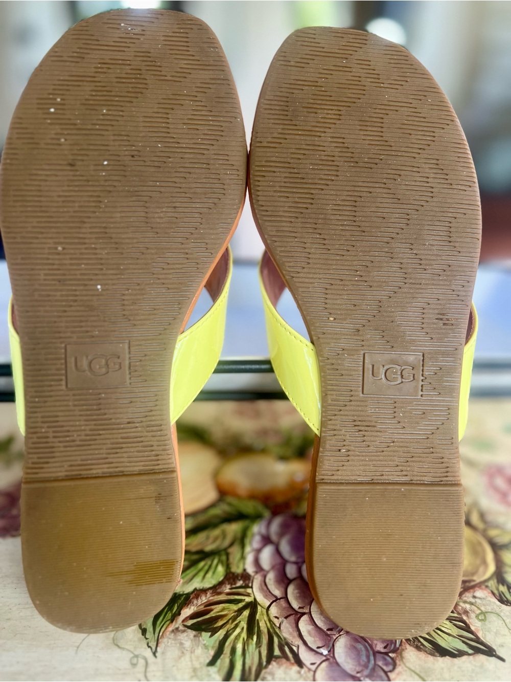 UGG Tuolumne Lime Yellow Patent Leather Thong Sandals - Picture 8 of 9